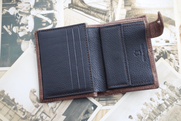 Cartera hombre cuero vintage con broche - Imagen 5