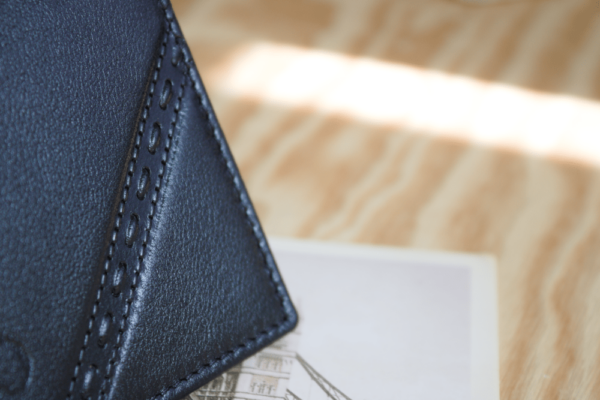 Cartera hombre piel negra con broche - Imagen 2