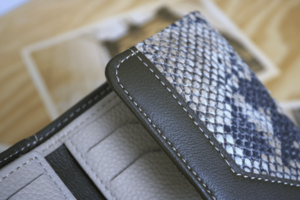 Cartera mujer grande piel serpiente y oliva - Image 4